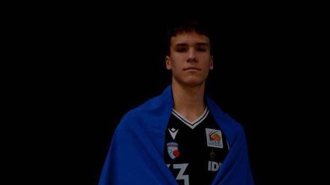 17-годишният украински баскетболист Владимир Ермаков беше намушкан в Дюселдорф, Германия, съобщи