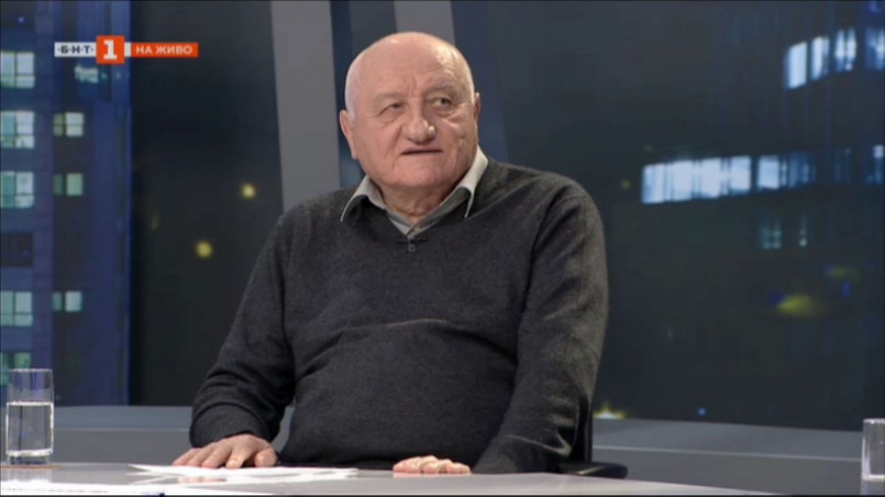 Петко Симеонов е социолог, популярен български учен, писател, политик, един