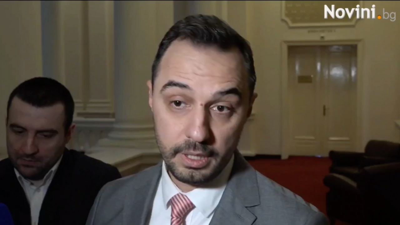 Министър Богданов за изплащането на компенсации за транспорт от "Лукойл: Няма как да бъде спряно изпълнението на заповедта
