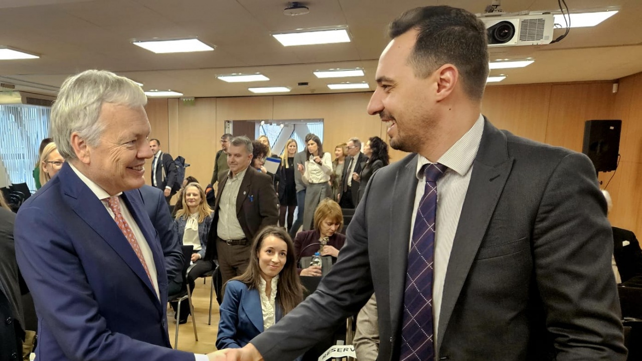 Министър Богданов и еврокомисарят по правосъдие обсъдиха политики за защита на потребителите