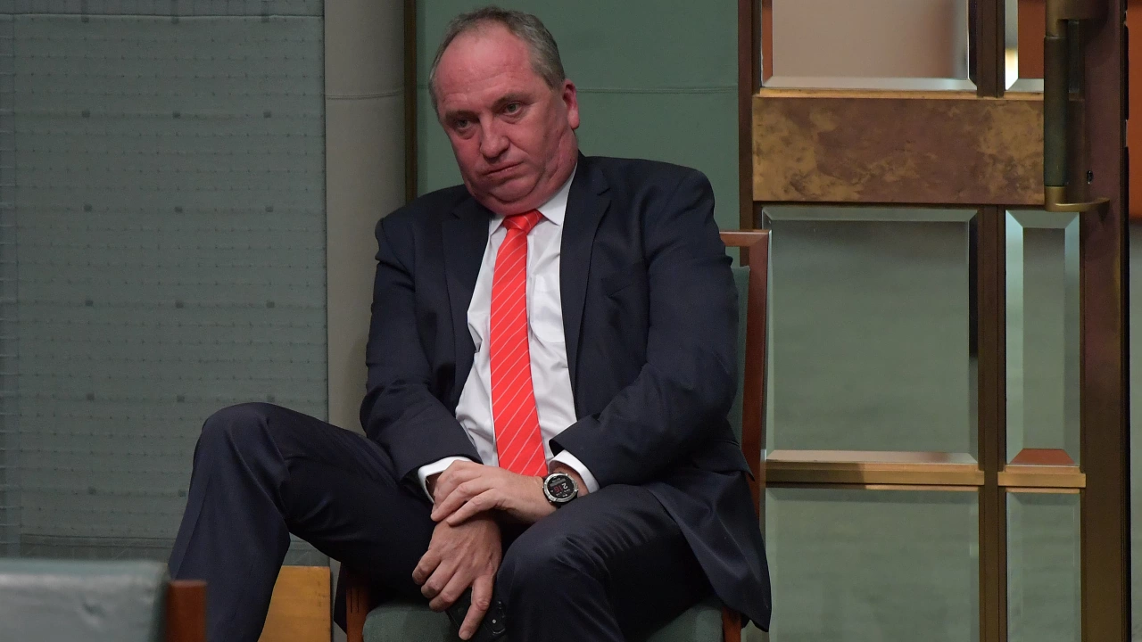 Депутатът в австралийския парламент Барнаби Джойс бе сгащен в неприятна