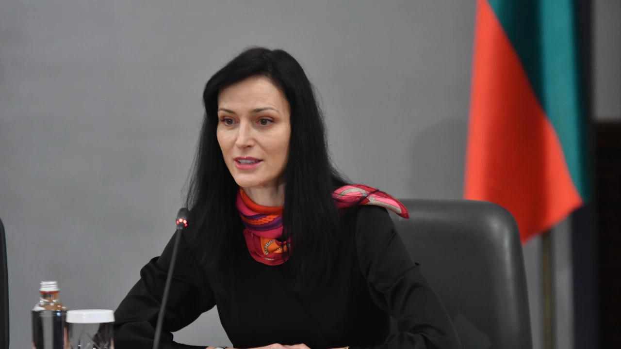 Вицепремиерът и външен министър Мария ГабриелМария Иванова Габриел е родена