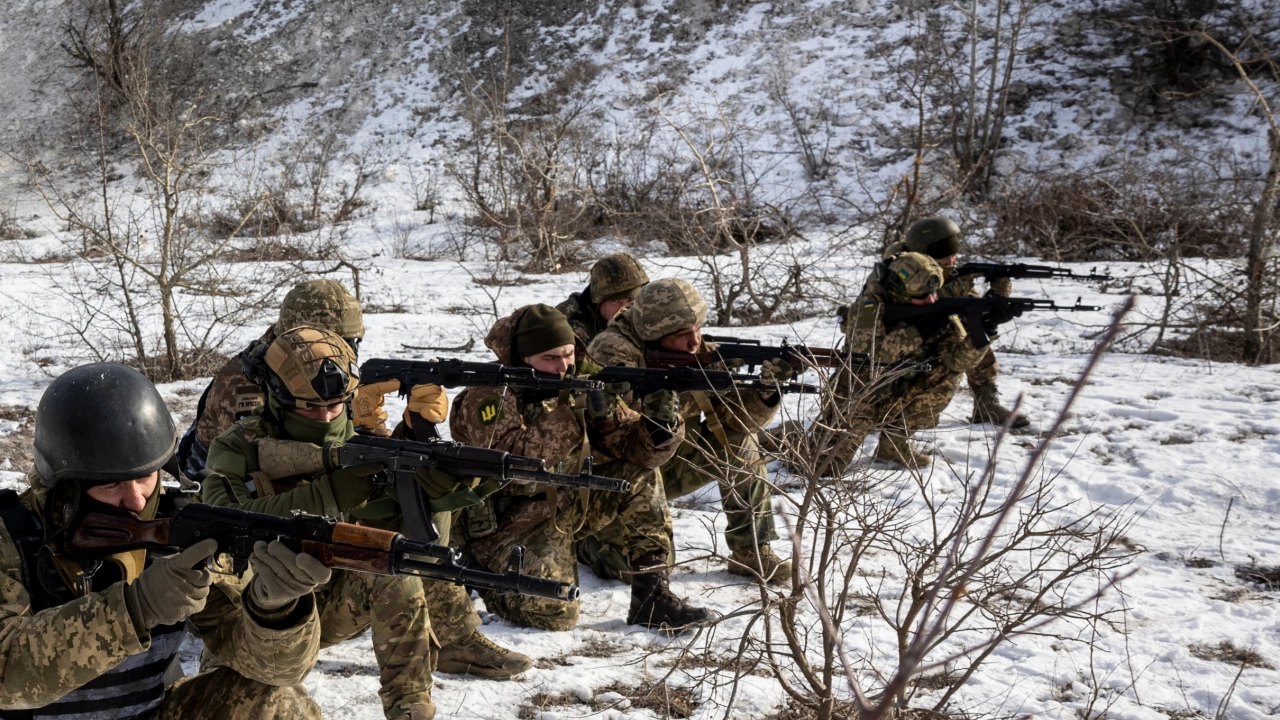 Украйна мобилизира в Авдеевка калени в битки резервисти от Трета