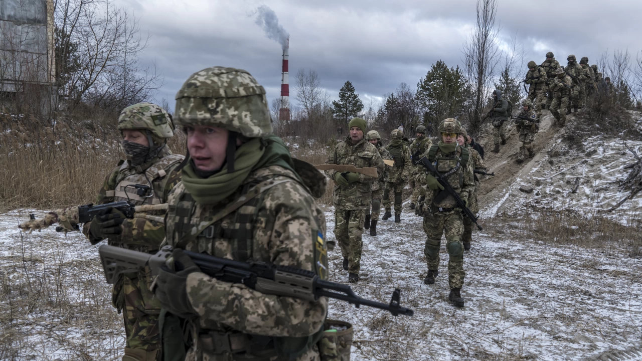 Украинската армия се изтегли от източния град Авдеевка където положението