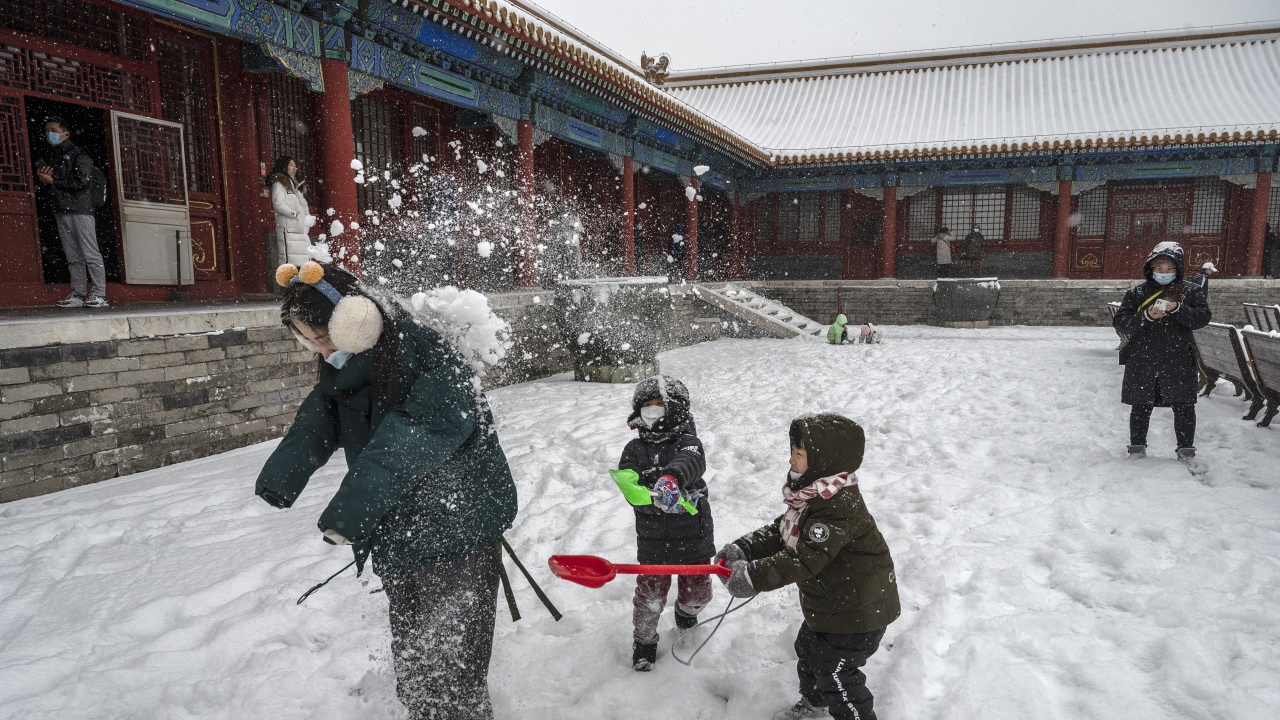 Китайската столица затвори няколко магистрали след обилен снеговалеж