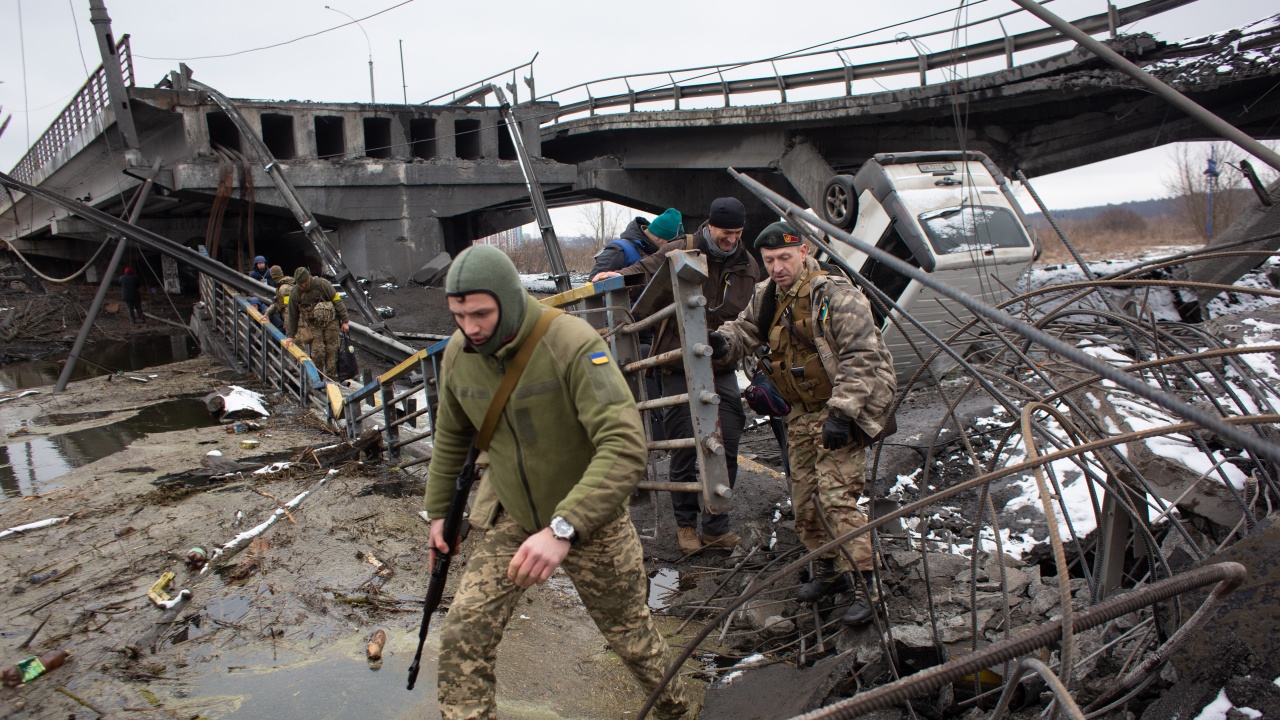 В Авдеевка включиха в бой телата на убити украински войници