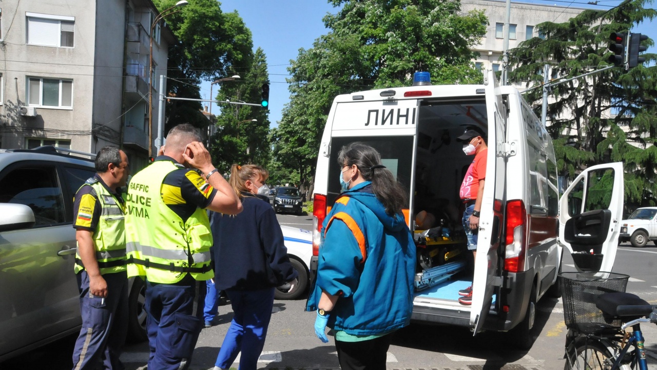 Бакшиш блъсна 71-годишна на пешеходна в Пловдив и избяга