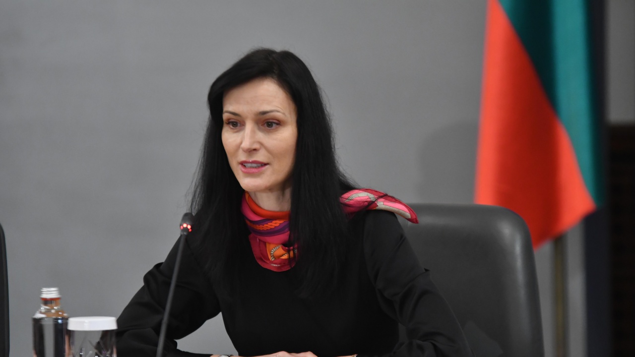 Мария Габриел: Сметките на Руския културно-информационен център в София могат да бъдат запорирани