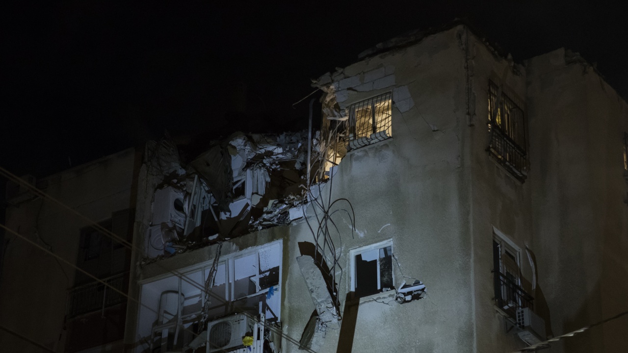 Дрон удари жилищна сграда в град Днепър