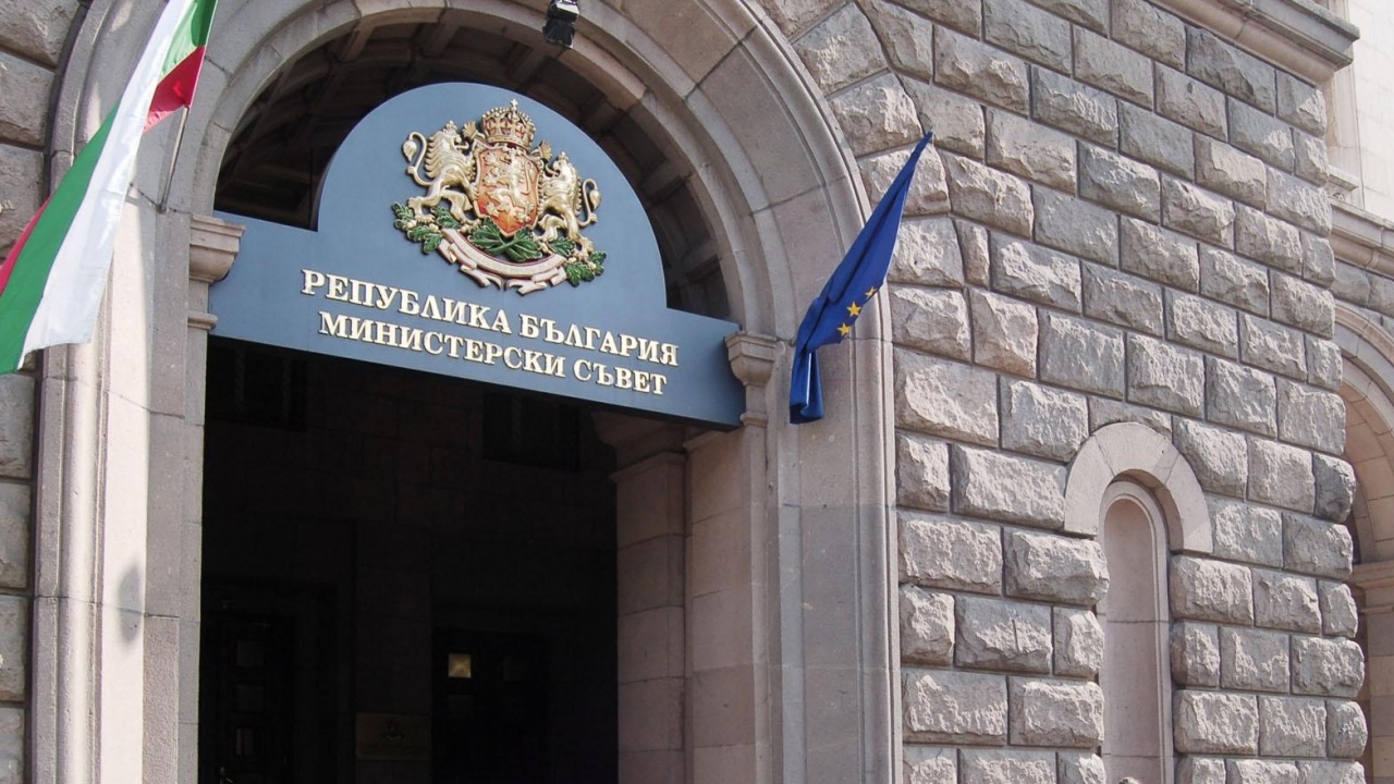 Сградите на Народното събрание и на Министерския съвет ще бъдат осветени в цветовете на украинското знаме