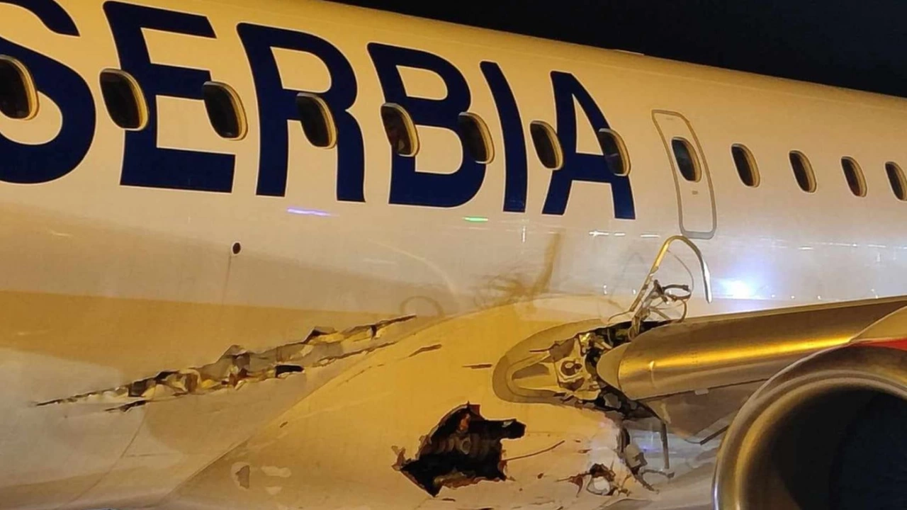 Самолет на авиокомпанията Маратон Еърлайнс Marathon Airlines със 106 пътници кацна
