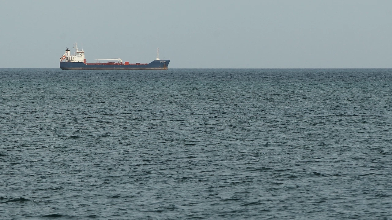 Товарен кораб плаващ към пристанище Варна  е бил атакуван от хутите