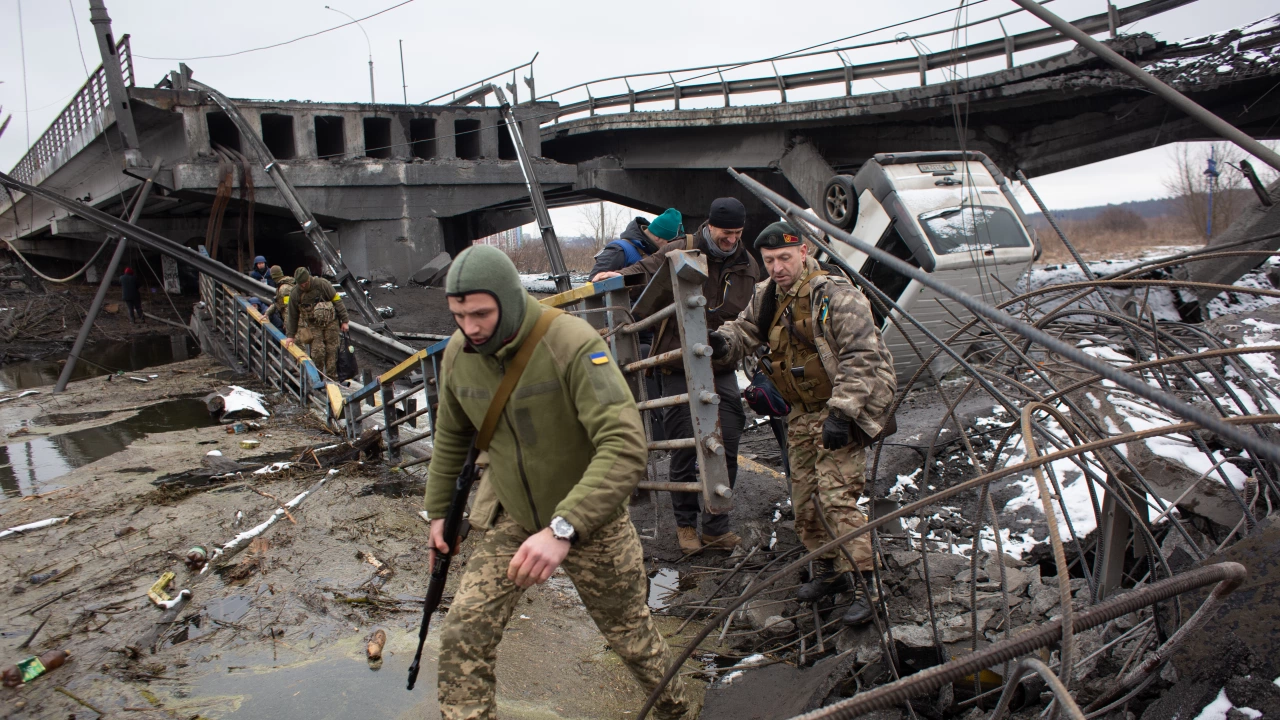 При изтеглянето си на Авдеевка украинските военни са минирали телата