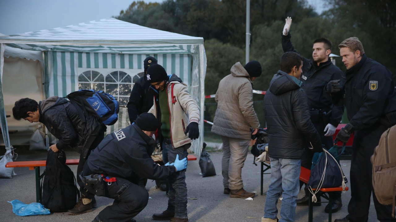 Миналата година в Германия са извършени повече престъпления срещу бежанци