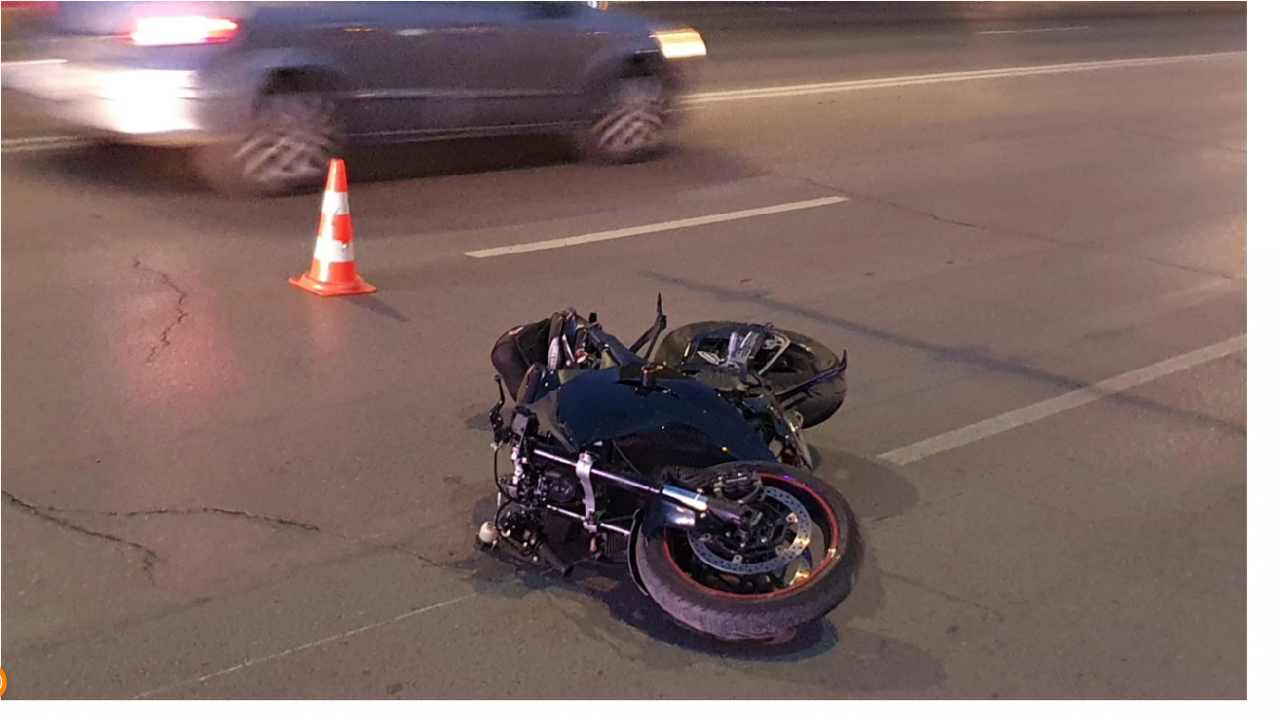 Тежка катастрофа между кола и мотор в София, моторист е с опасност за живота