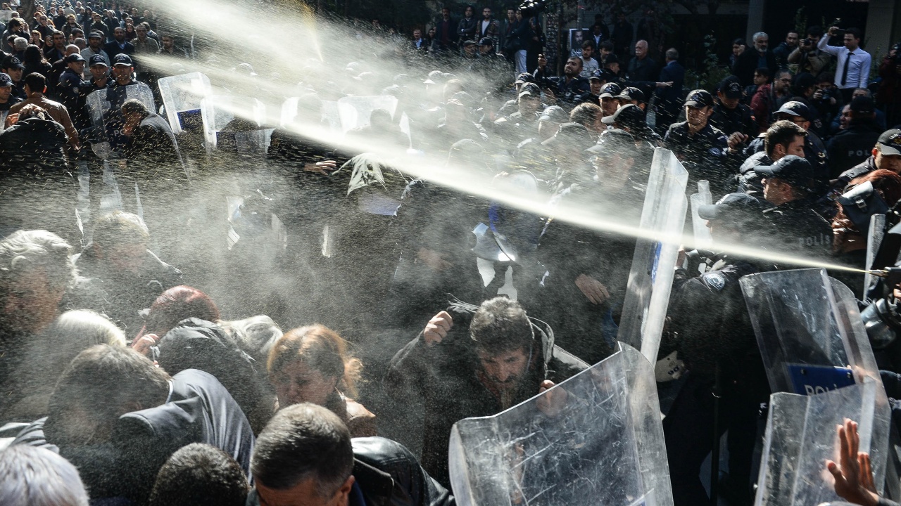 Следизборни протести и арести в Турция