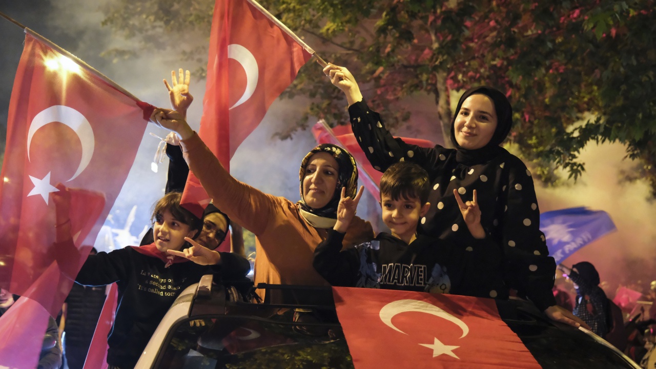 Мехмед Юмер: Гневът на тълпите удари звучен шамар на управляващата партия в Турция