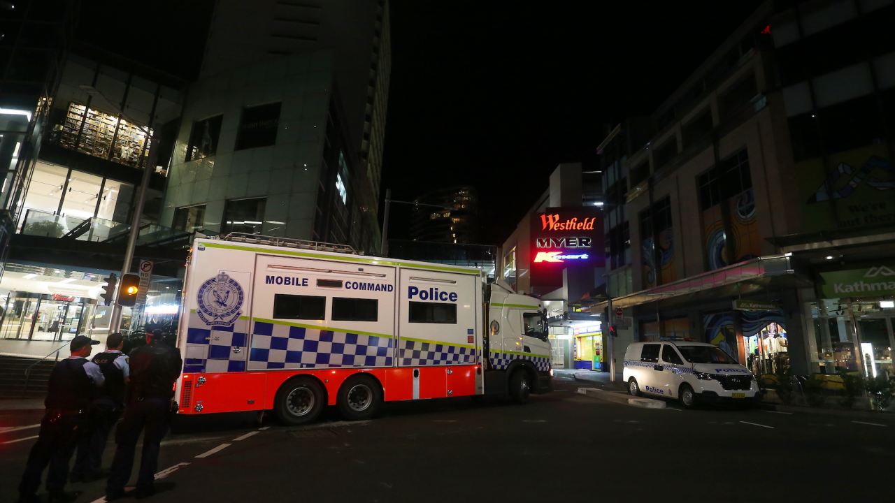 Шест станаха жертвите на атаката с нож в търговски център в Сидни