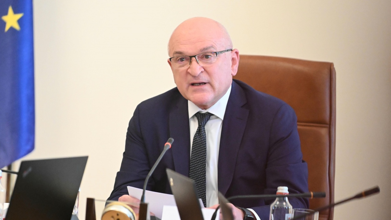 Главчев назначи 9 заместник-министри, Александър Йоловски се връща в МЕУ