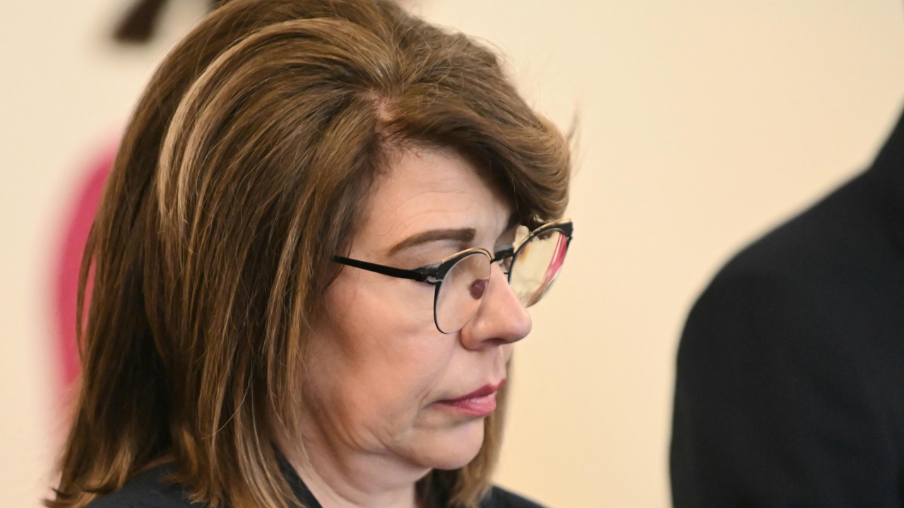 И МРРБ шефът Виолета Коритарова е на парламентарен контрол