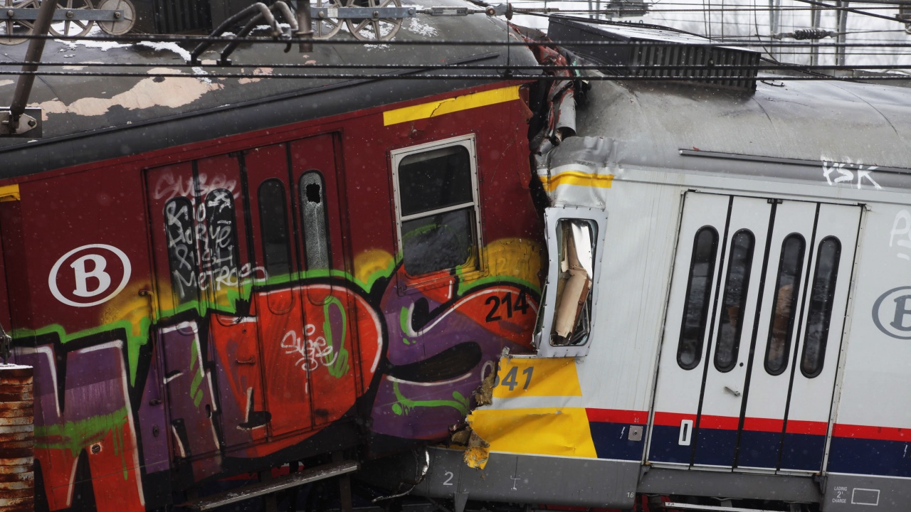 Два влака се сблъскаха в Германия, четирима са пострадали