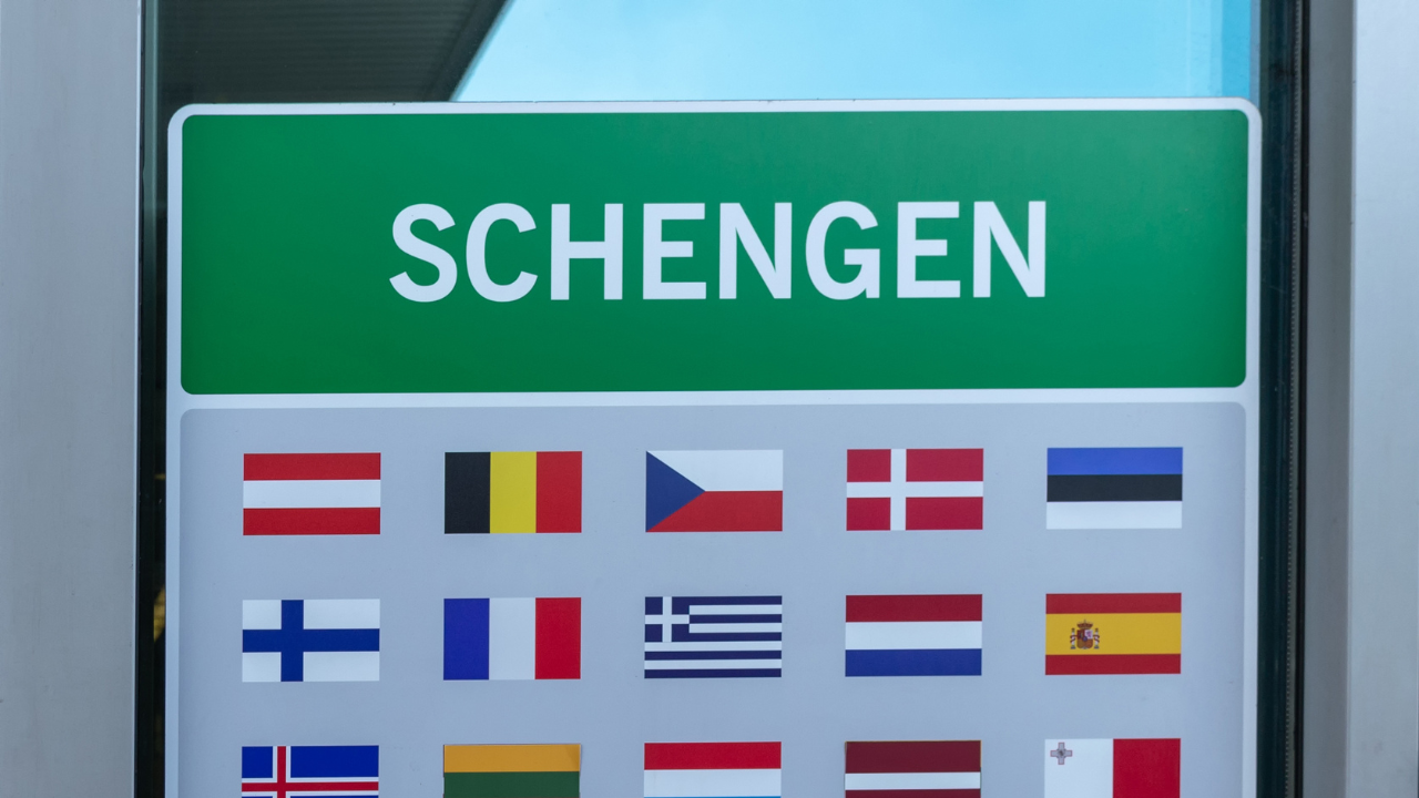 Еврокомисар проверява промените след приемането ни в Шенген по въздух