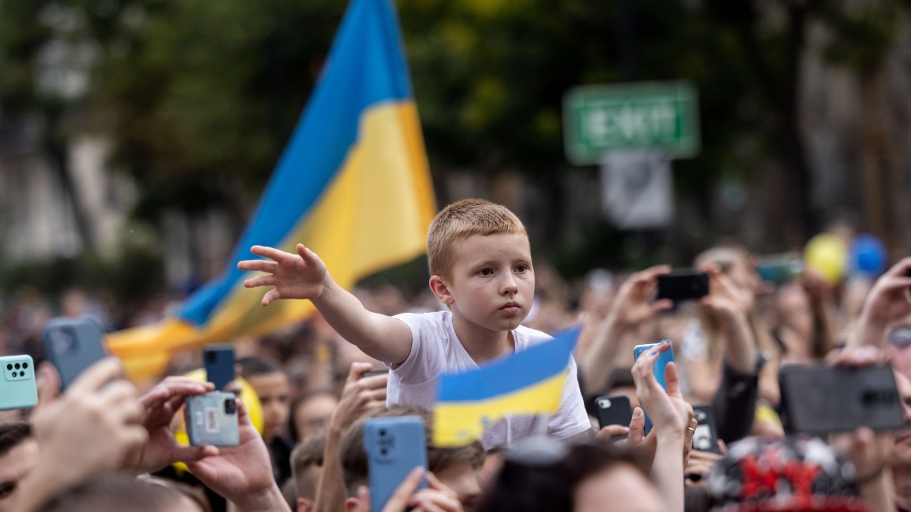 Украински журналисти: Хората в Украйна истински вярват в победата