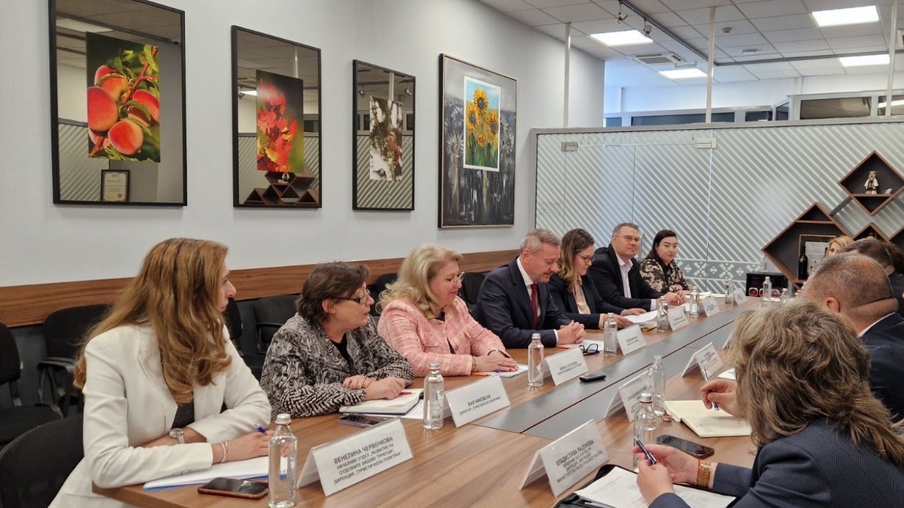Министър Милошев на среща с институциите, отговорни за издаването на визи за работа на граждани от трети страни