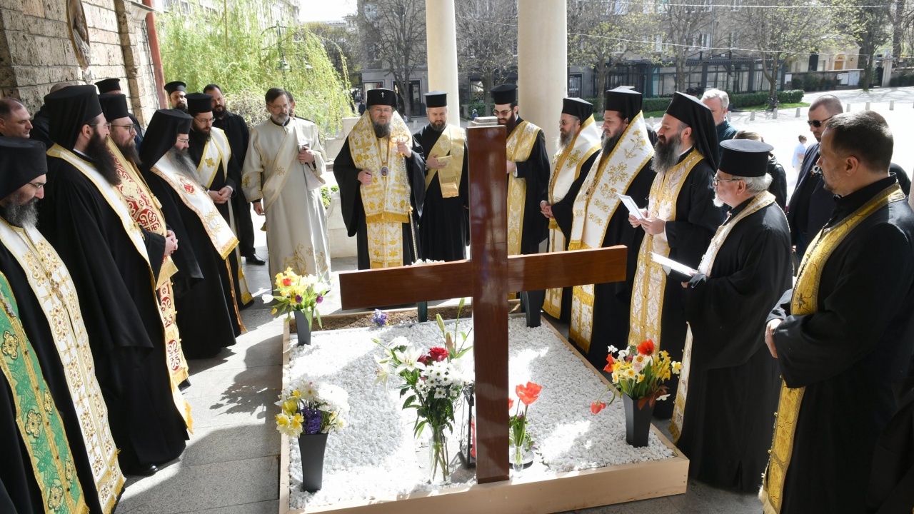 Заупокойна и панахида за 40 дни от кончината на патриарх Неофит