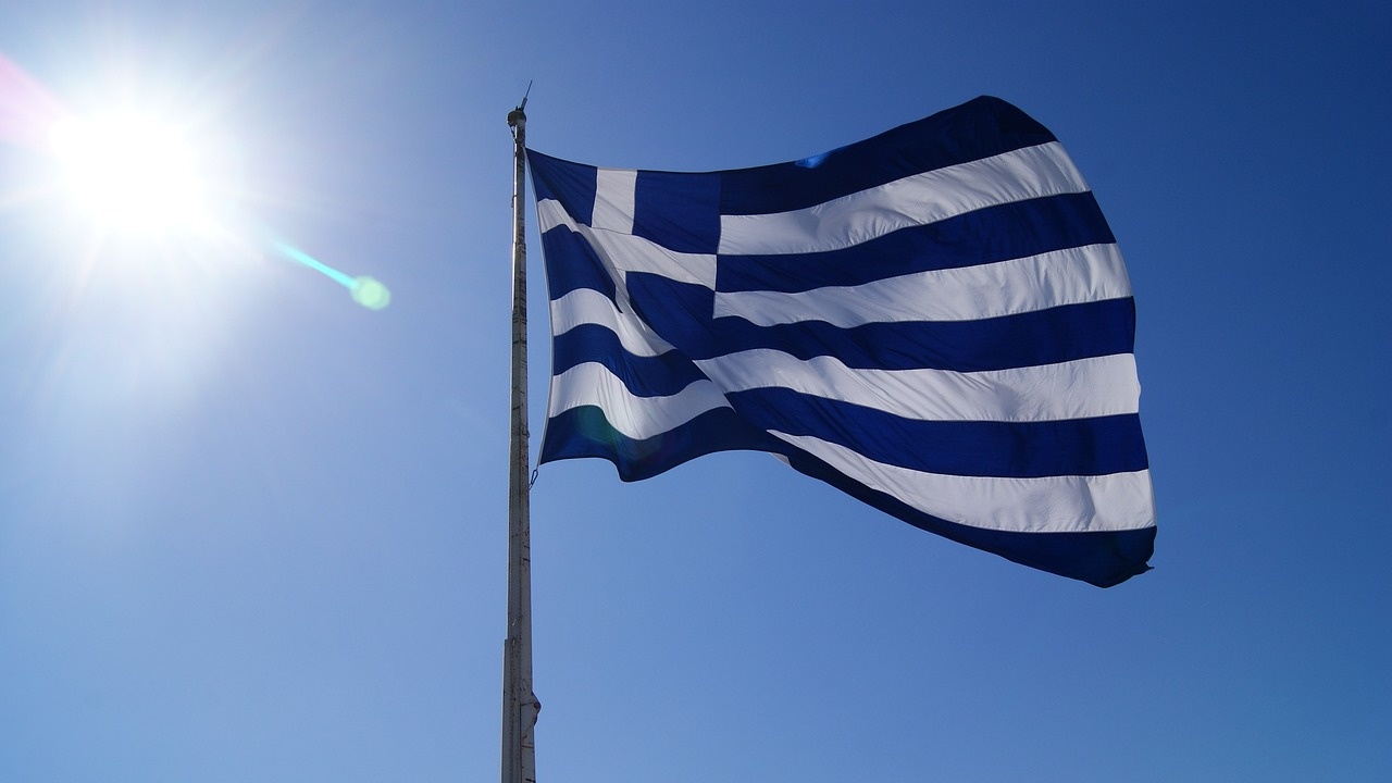 "Стандард енд Пуърс" повиши перспективата на кредитния рейтинг на Гърция от "стабилна" на "положителна"
