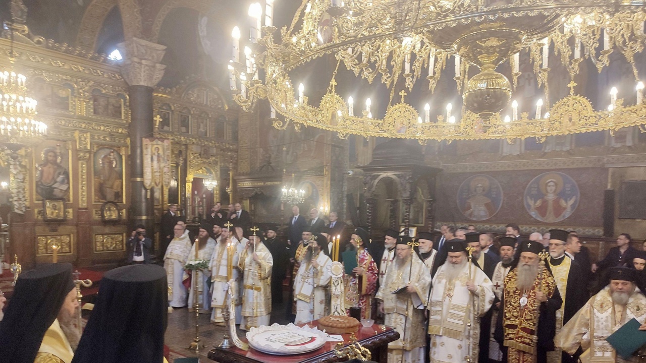 Със заупокойна литургия, с панихида и с трисагий отбелязаха 40 дни от кончината на патриарх Неофит