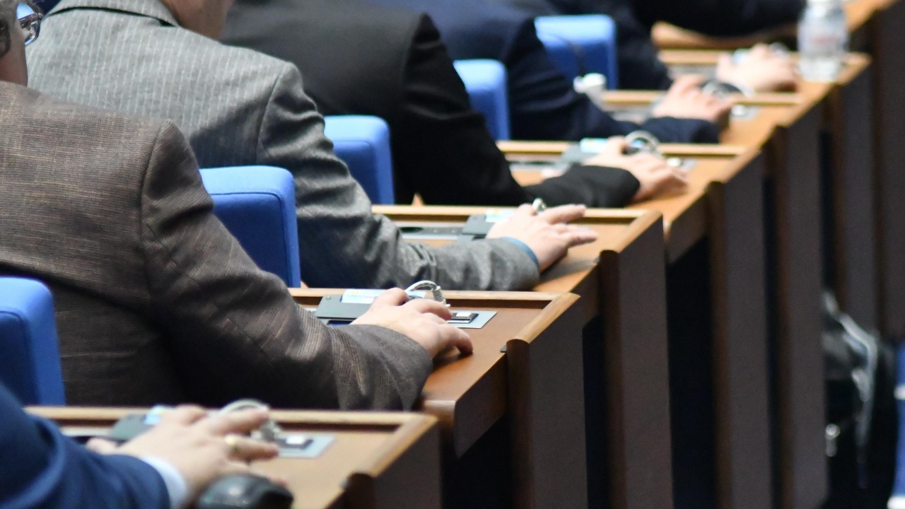 НА ЖИВО: Парламентът събра кворум от втория път