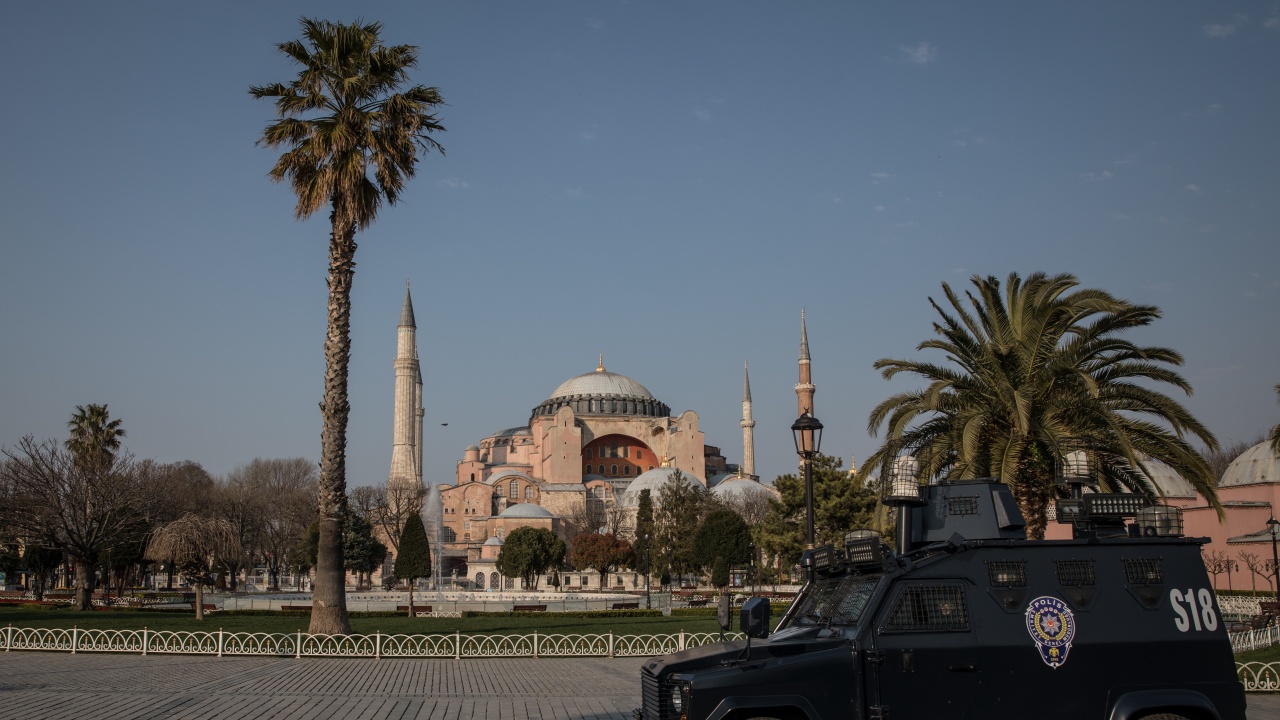 Над 20 задържани при антитерористична акция срещу „Ислямска държава“ в Турция