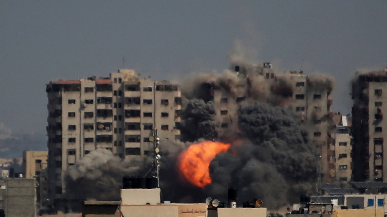 Най-малко трима убити при израелски въздушен удар в град Газа