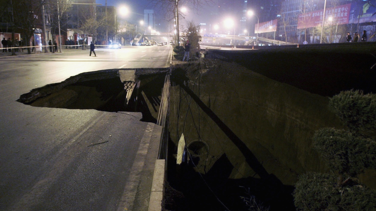 36 загинали след срутване на магистрала в Южен Китай