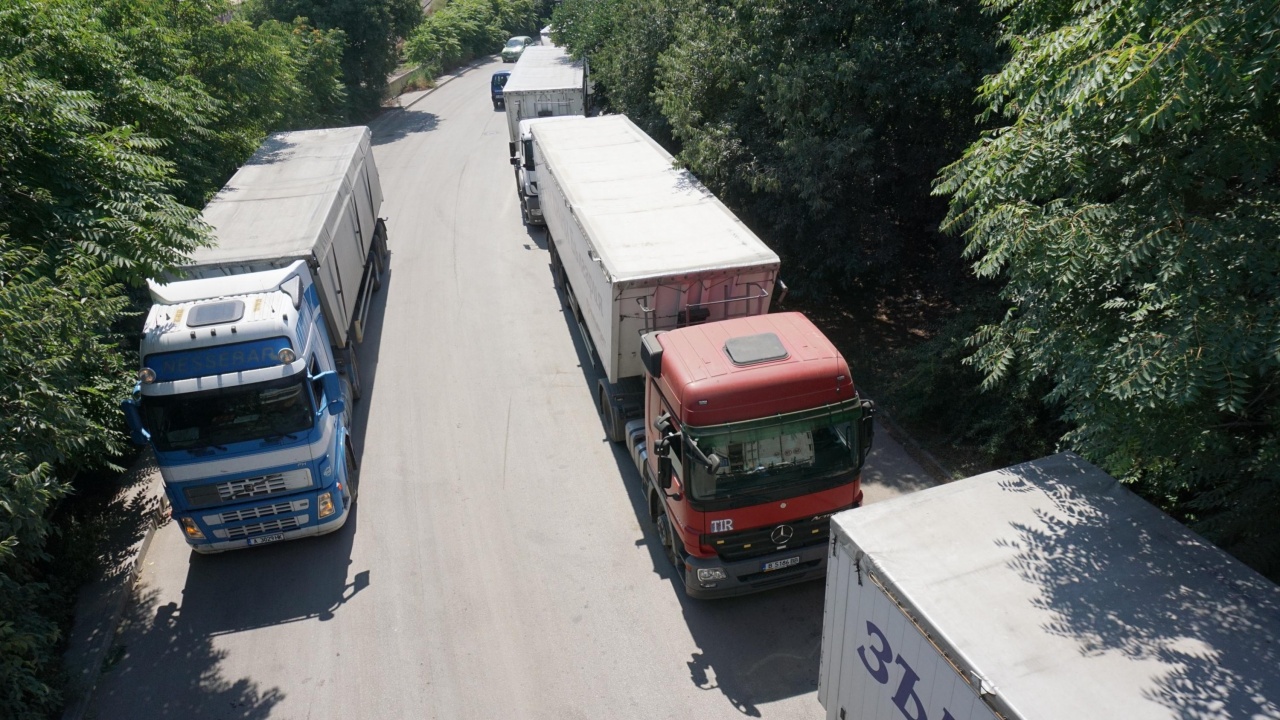 Интензивен трафик за товарни автомобили на гранични пунктове с Румъния и Гърция