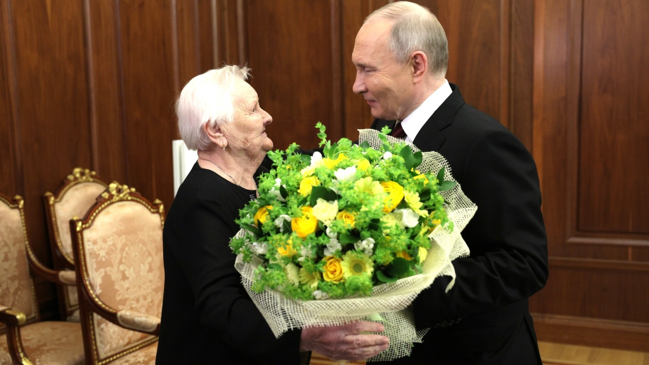 След встъпването си в длъжност: Путин се срещна с може би най-важната жена в живота си
