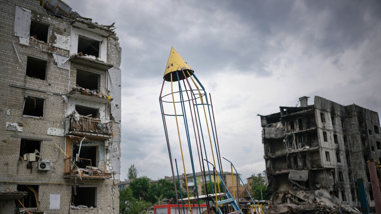 Русия удари детска площадка в Харков, три деца са в критично състояние
