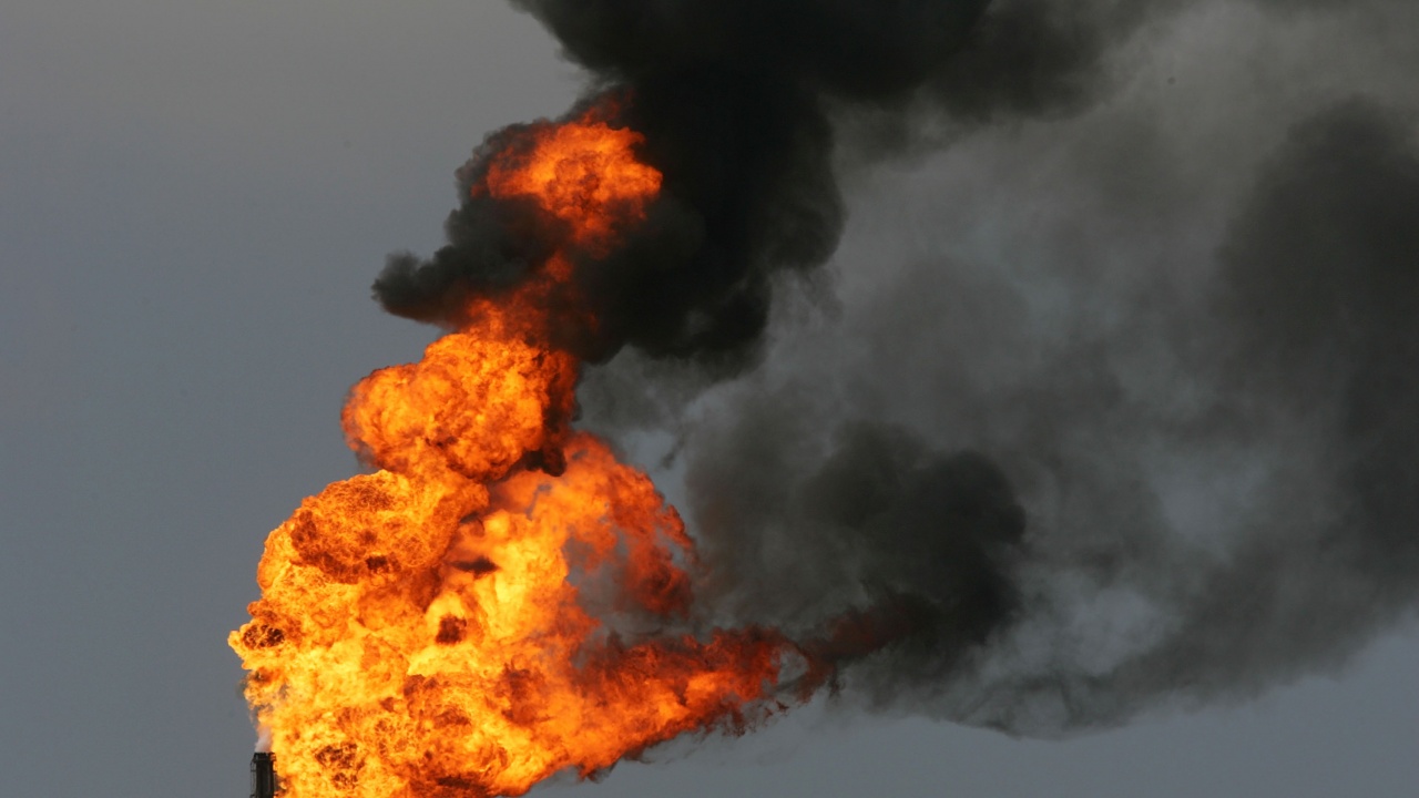 Украинска атака с дронове причини щети в руска петролна база близо до Черно море
