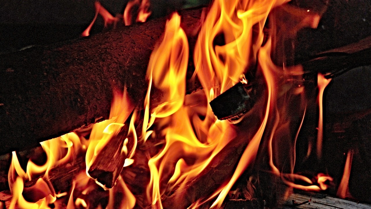 45 пожара в страната през изминалото денонощие, двама души са пострадали
