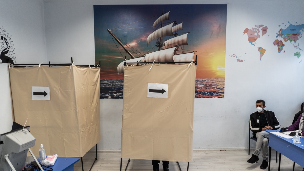 До днес българските граждани могат да подадат заявление за гласуване в чужбина за вота "две в едно" през юни