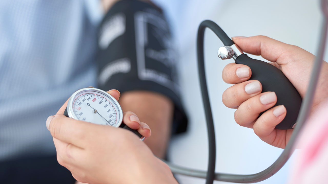 Скрининг за безплатно измерване на кръвното налягане се провежда в цялата страна