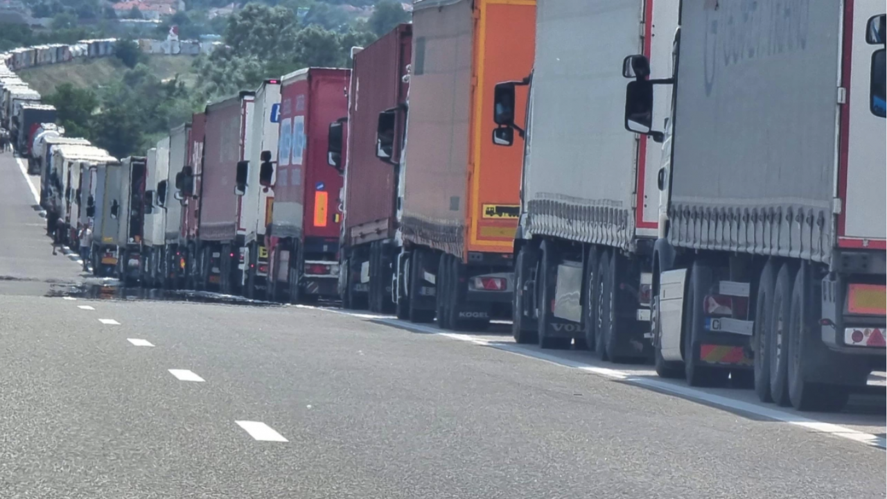 От утре до петък се ограничава движението на камиони над 12 т от 35-и км до 30-и км на АМ "Хемус" в посока София