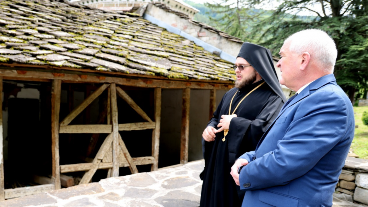 Димитър Главчев посети Троянския манастир