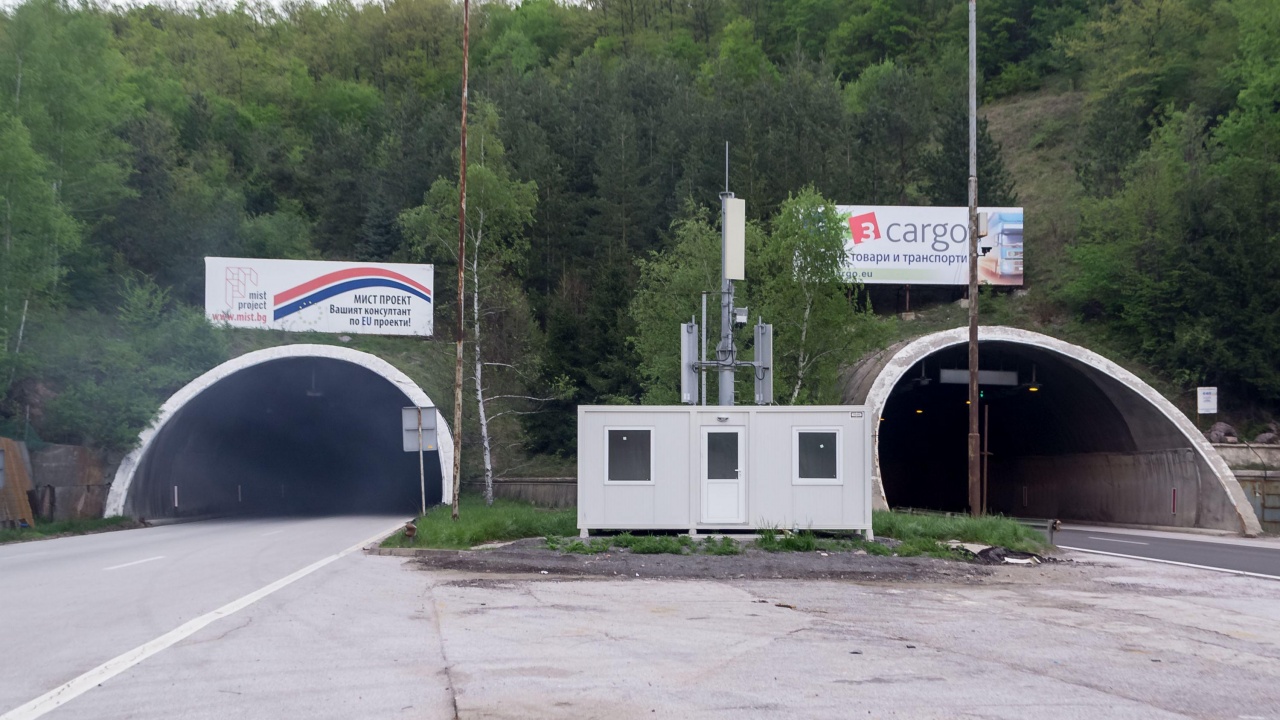 Ремонт на тунел "Топли дол" в посока Варна спира движението на АМ "Хемус"