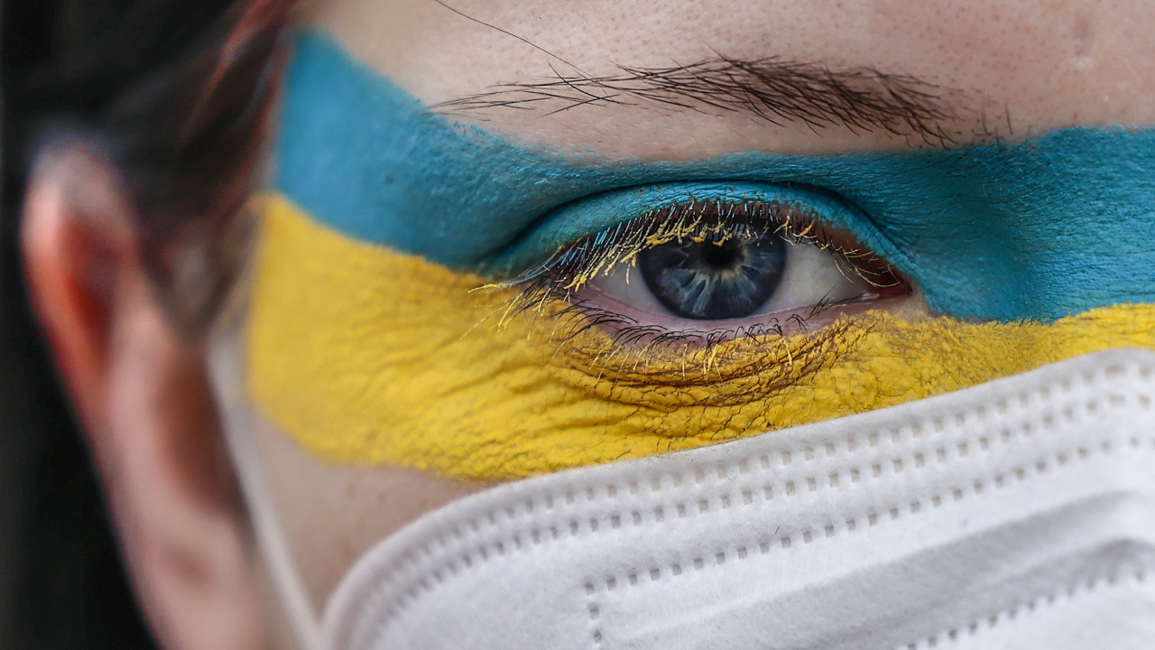 Руски съд глоби мъж, боядисал си косата в цветовете на украинското знаме