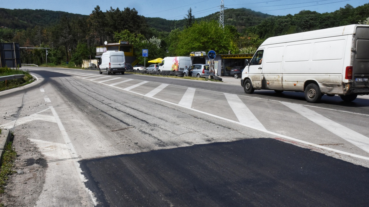 Катастрофата с кола на НСО: Прокуратурата проверява защо е преасфалтиран пътят край Аксаково