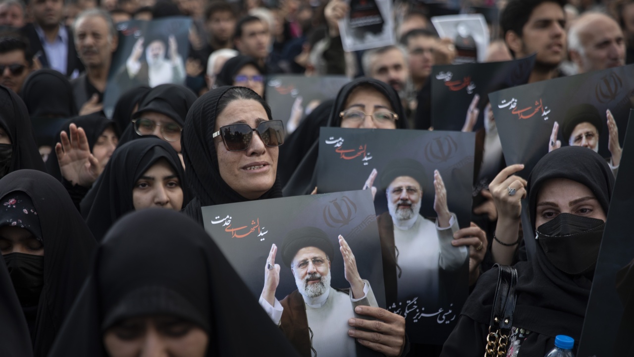 Ебрахим Раиси ще бъде погребан в свещения ирански град Машхад