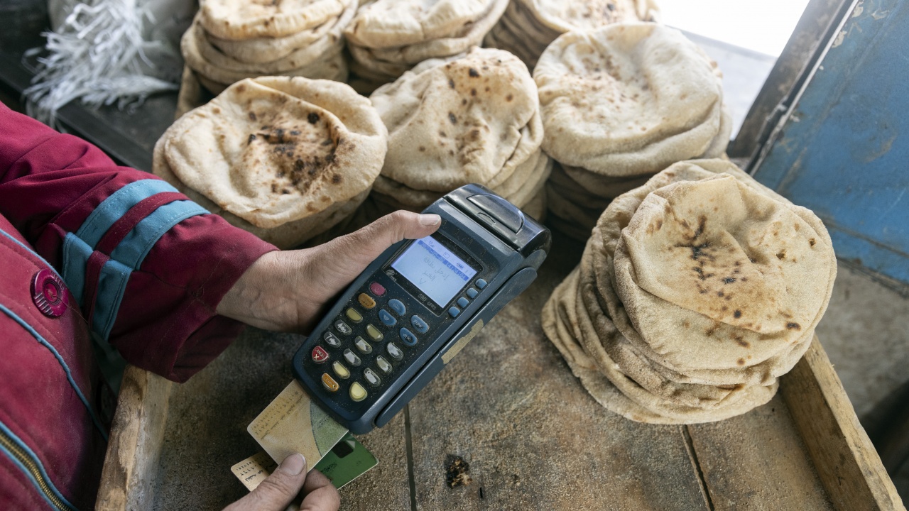 Египетските власти увеличават цената на субсидирания хляб