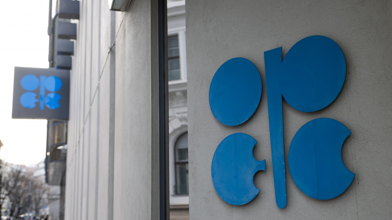 Петролът на ОПЕК падна до 83 долара за барел